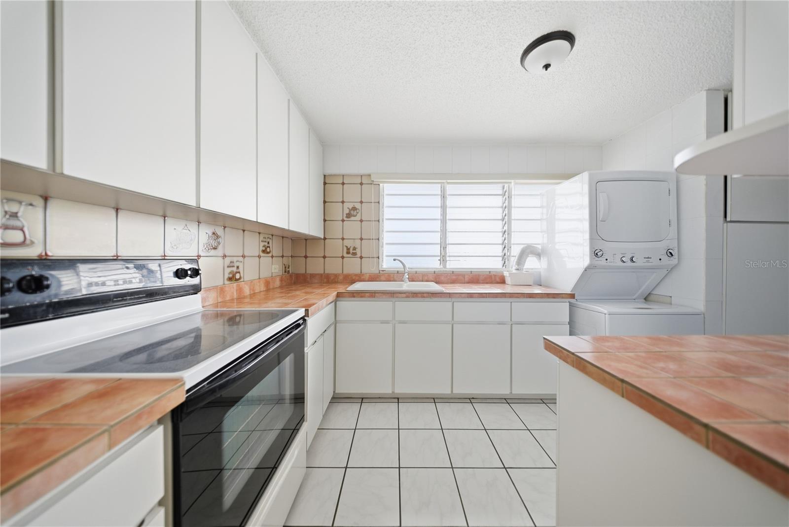 4327 AV. ISLA VERDE #501