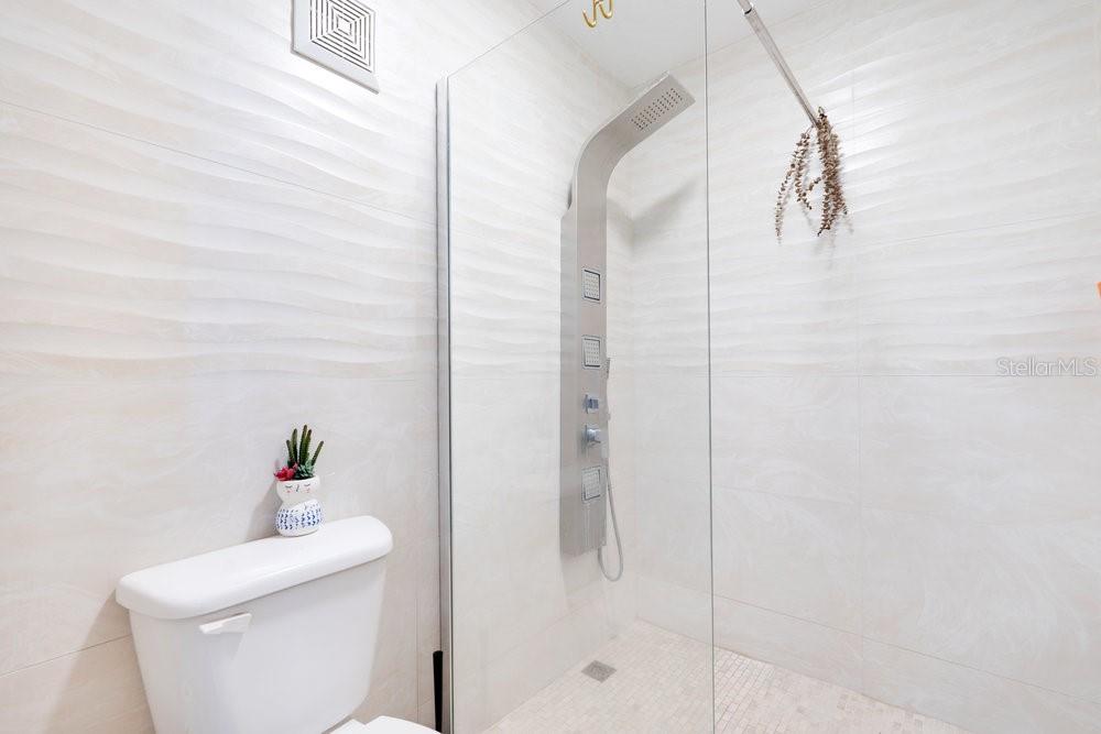 100 Espiritu Santo VILLA SANTA CECILIA AVE #7405