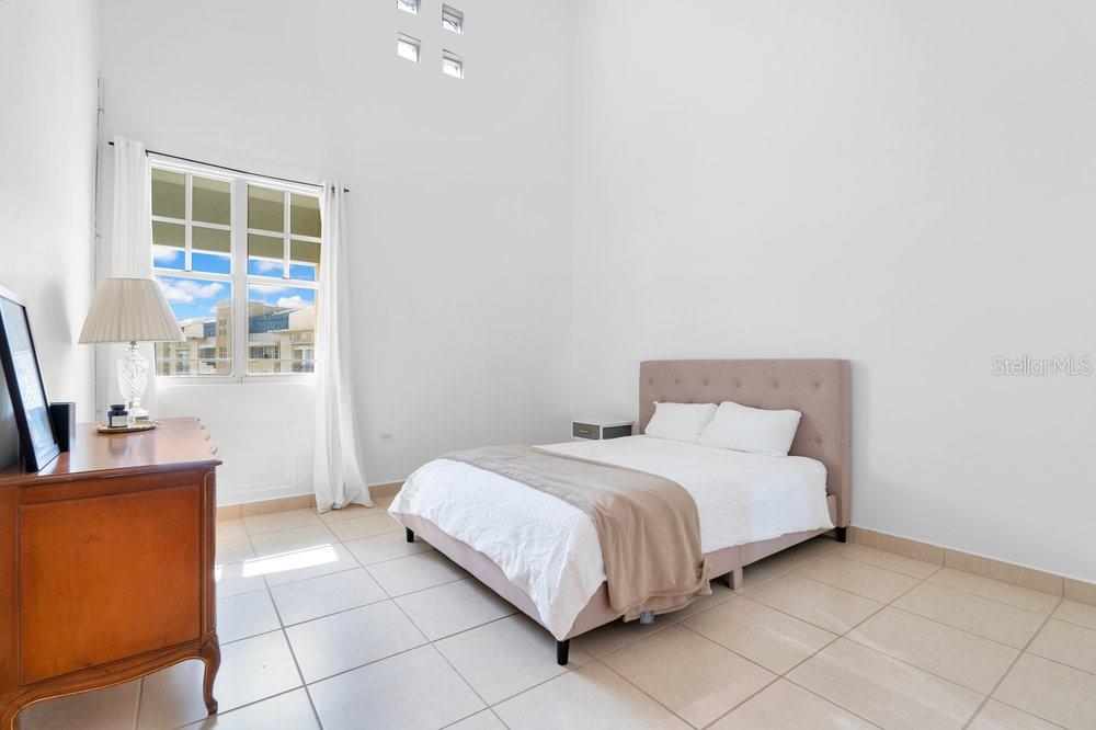 100 Espiritu Santo VILLA SANTA CECILIA AVE #7405