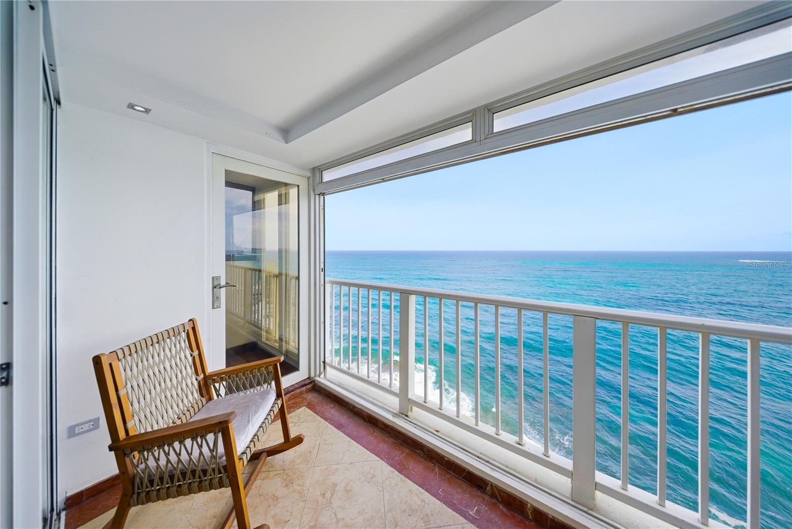 1035 ASHFORD AVE MIRADOR DE CONDADO #1107