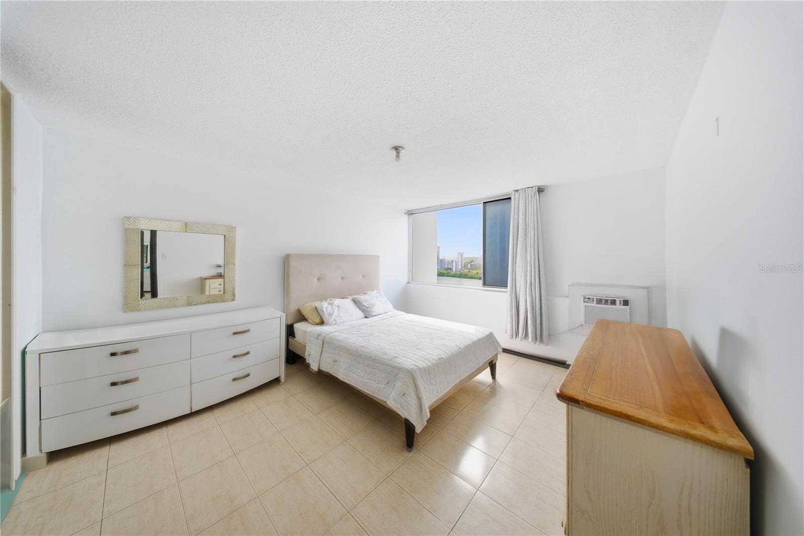 1035 ASHFORD AVE MIRADOR DE CONDADO #1107