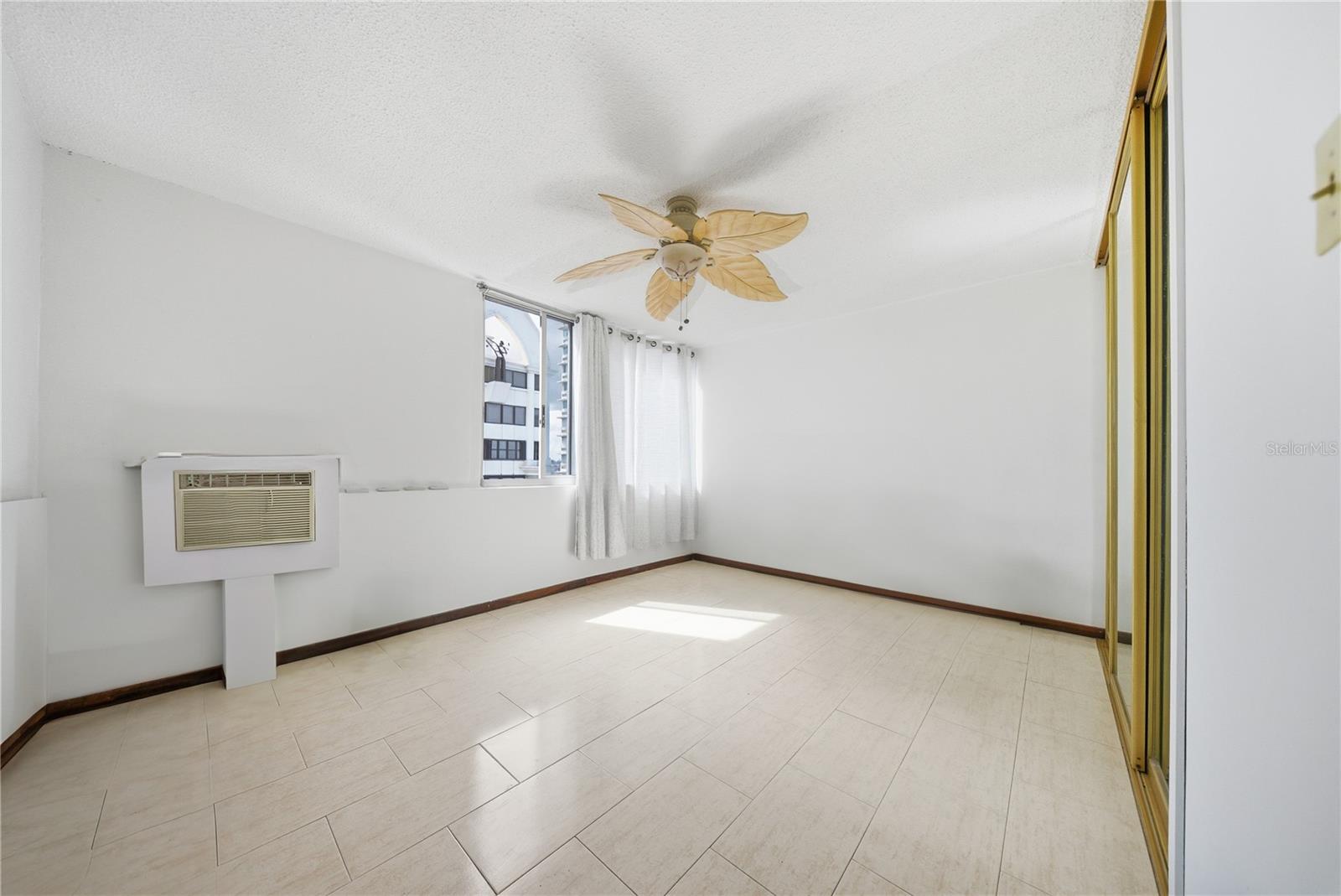 1035 ASHFORD AVE MIRADOR DE CONDADO #1107