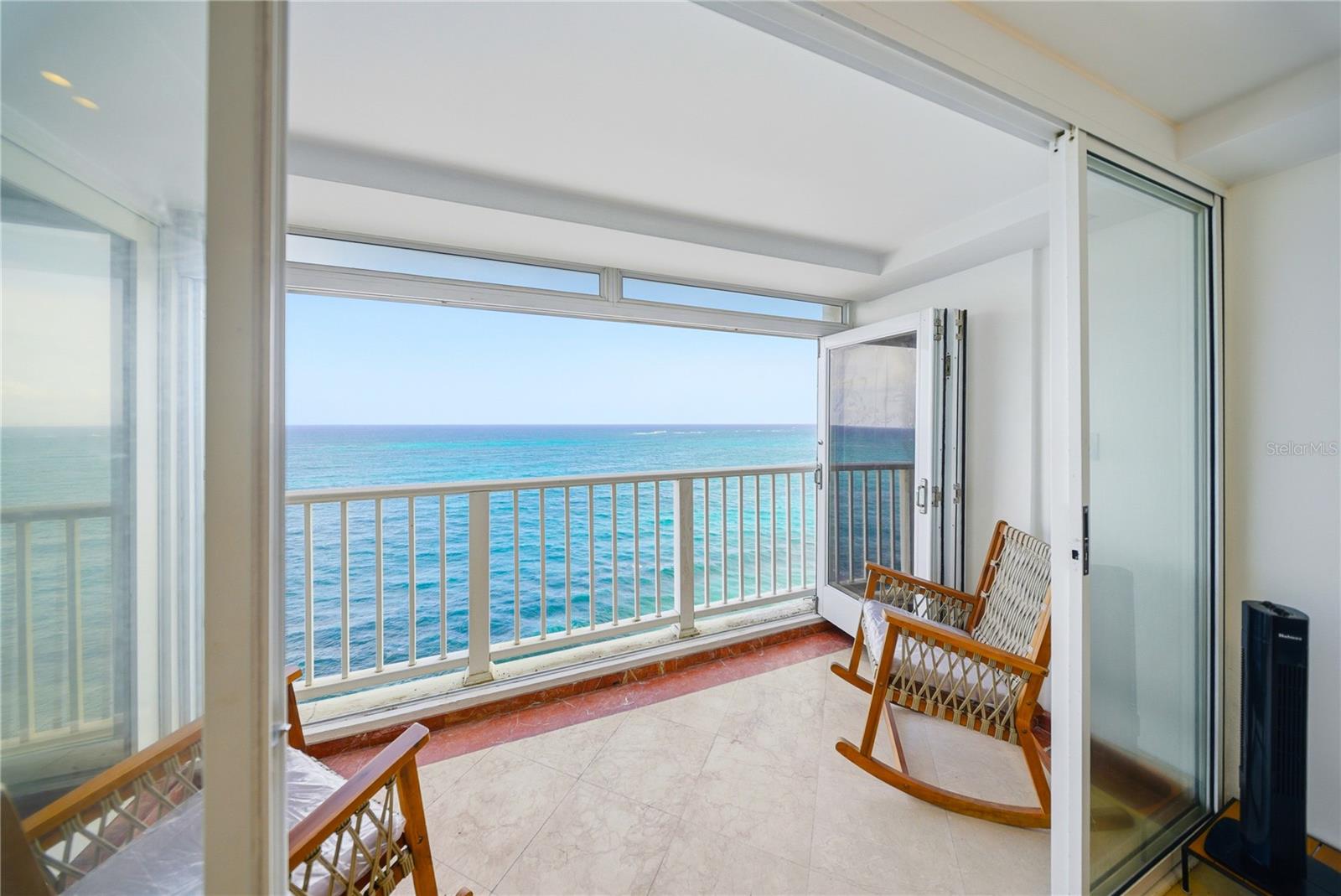 1035 ASHFORD AVE MIRADOR DE CONDADO #1107