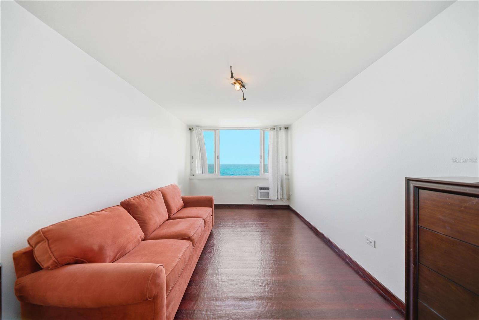 1035 ASHFORD AVE MIRADOR DE CONDADO #1107