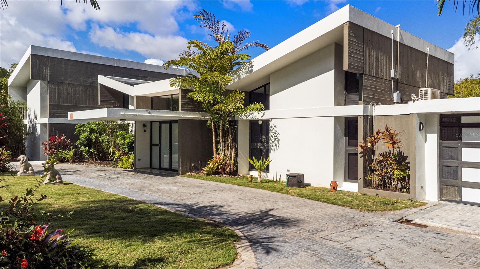 26 E SUNSET HILLS