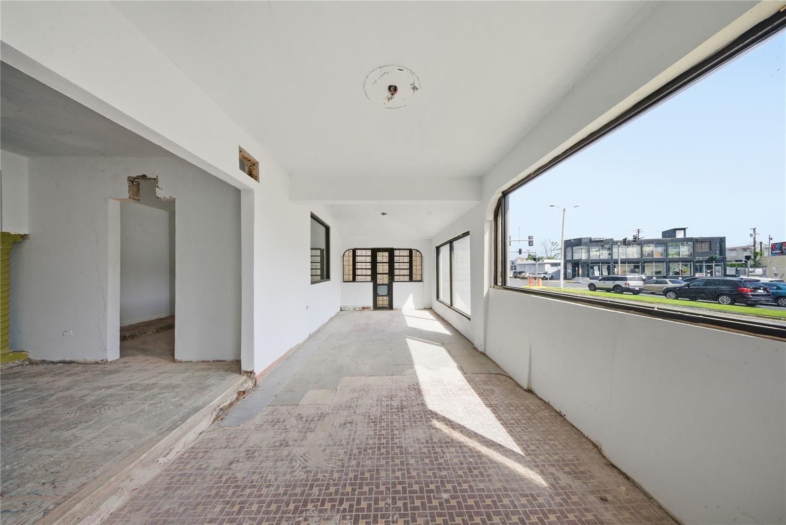 1107 AVENIDA ROOSEVELT