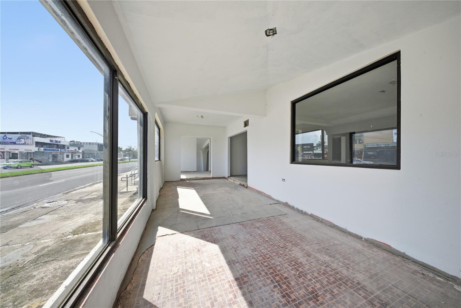 1107 AVENIDA ROOSEVELT