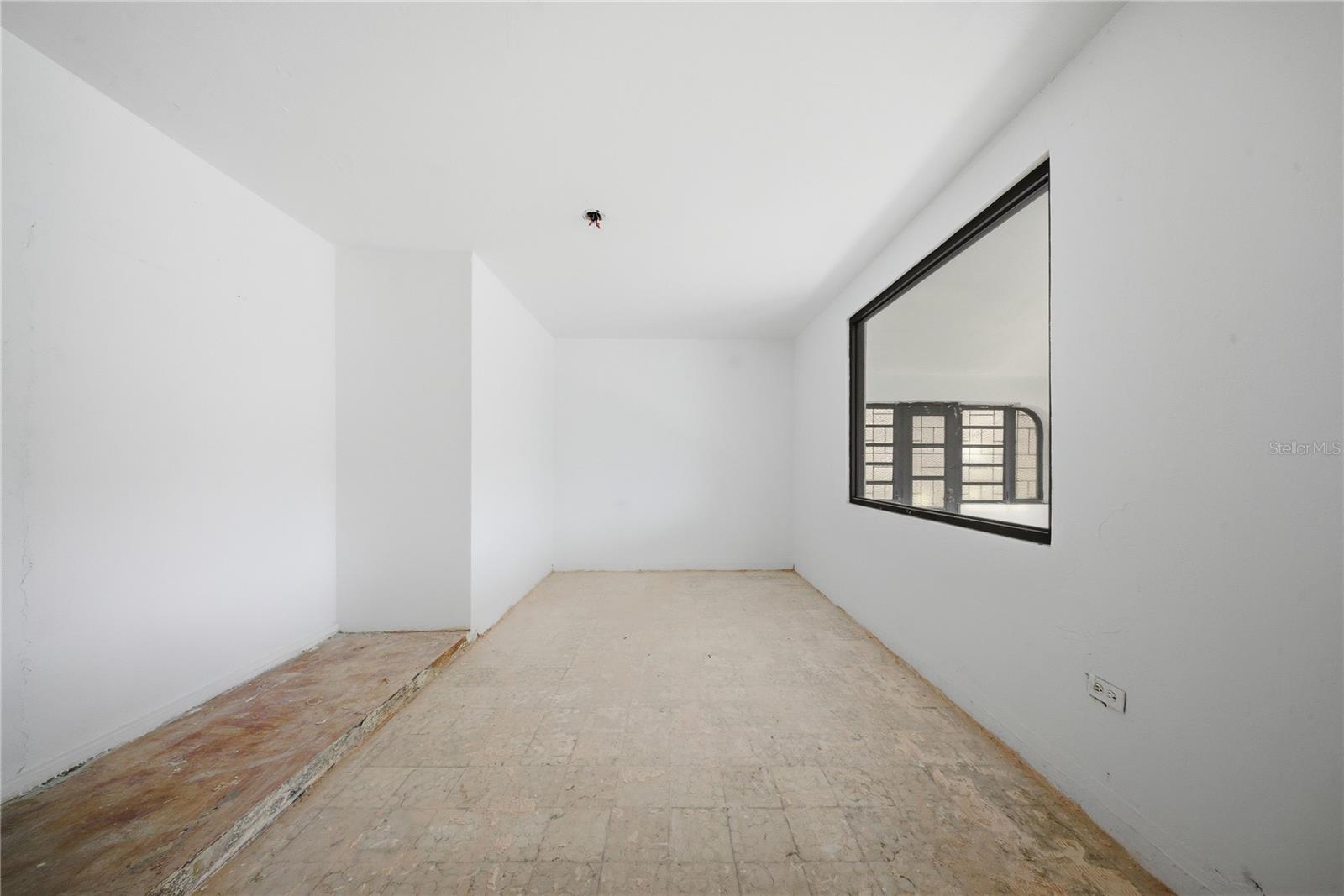 1107 AVENIDA ROOSEVELT