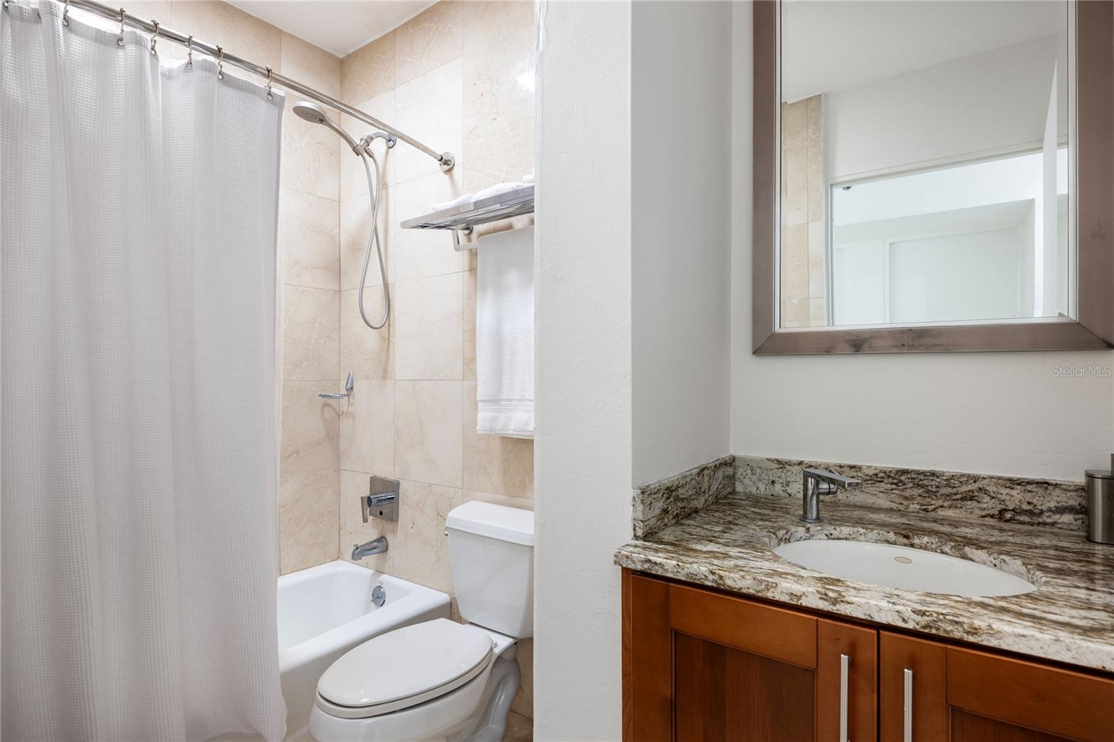 14 CARR 833 LA CIMA DE TORRIMAR #1001