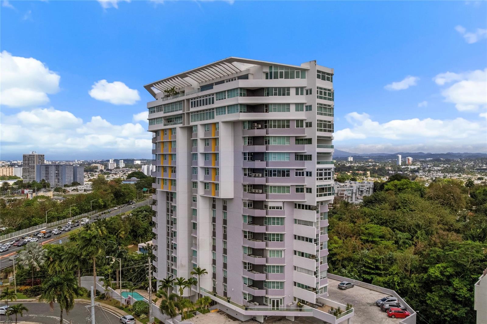 14 CARR 833 LA CIMA DE TORRIMAR #1001