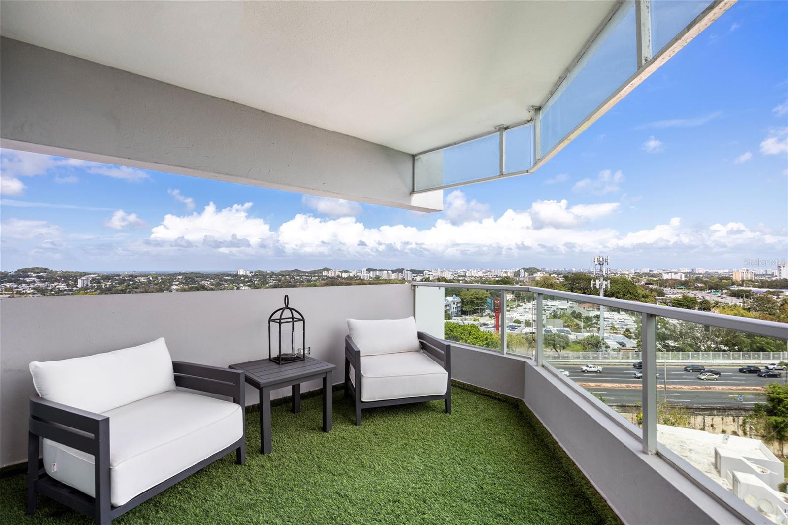 14 CARR 833 LA CIMA DE TORRIMAR #1001