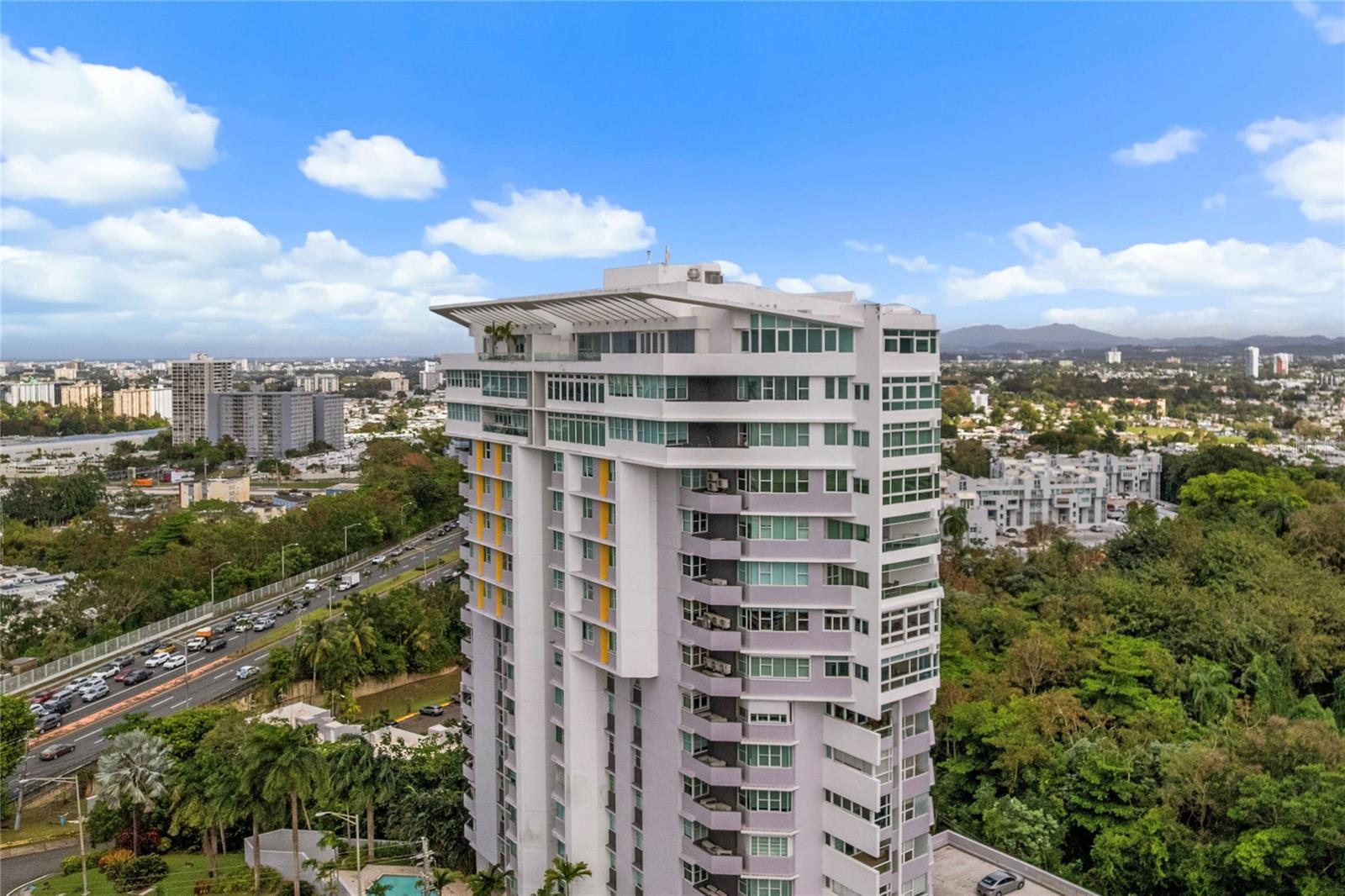 14 CARR 833 LA CIMA DE TORRIMAR #1001