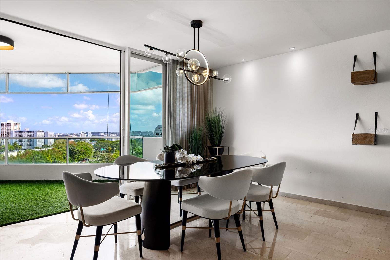 14 CARR 833 LA CIMA DE TORRIMAR #1001