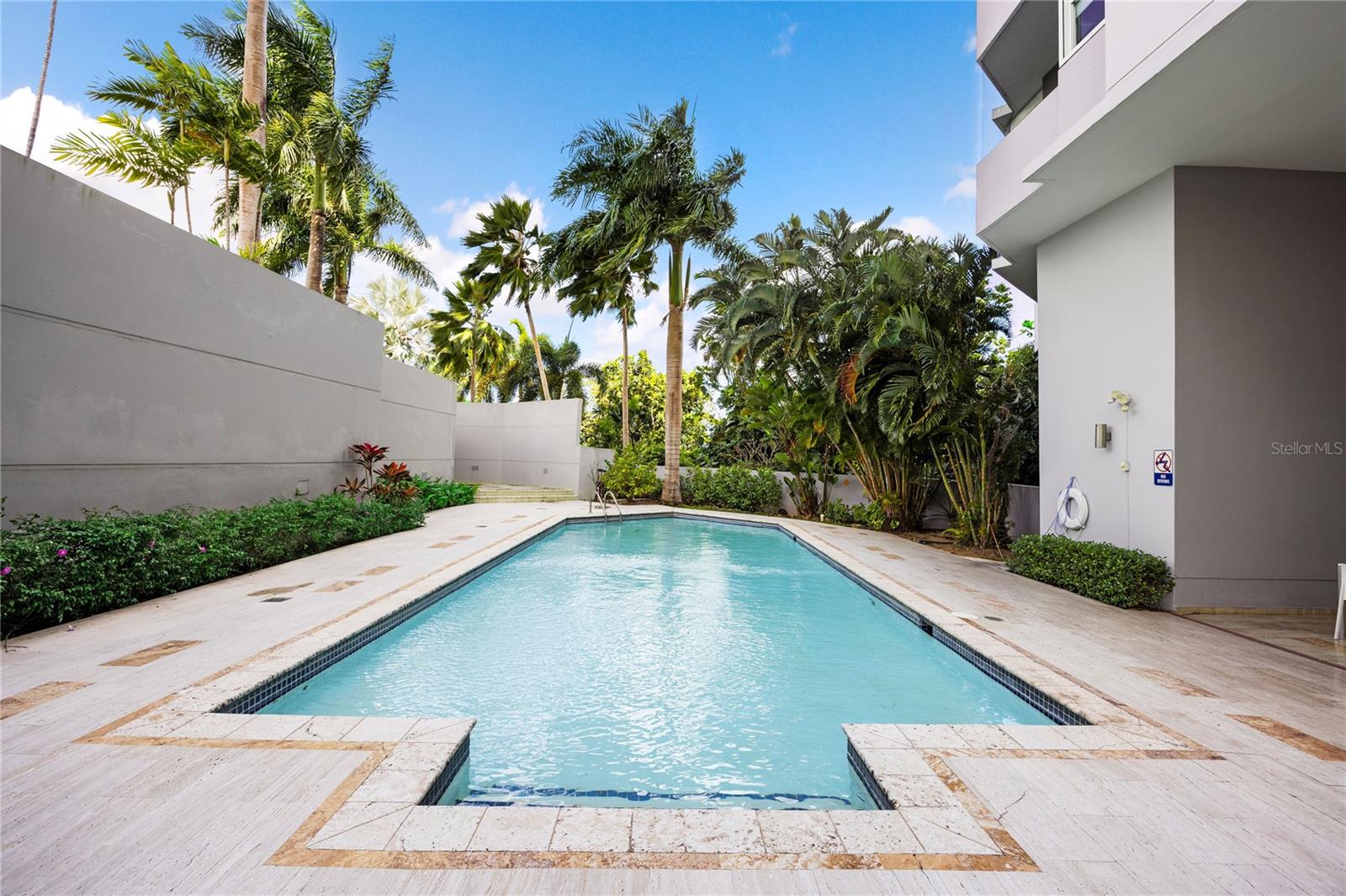 14 CARR 833 LA CIMA DE TORRIMAR #1001