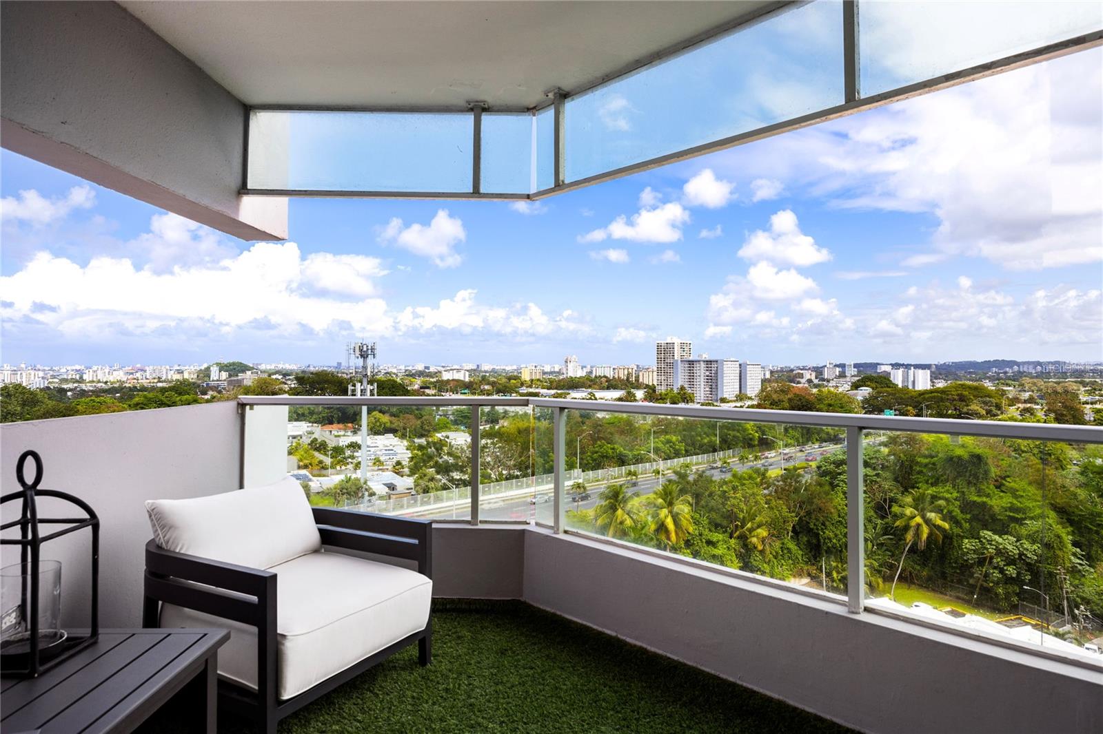 14 CARR 833 LA CIMA DE TORRIMAR #1001