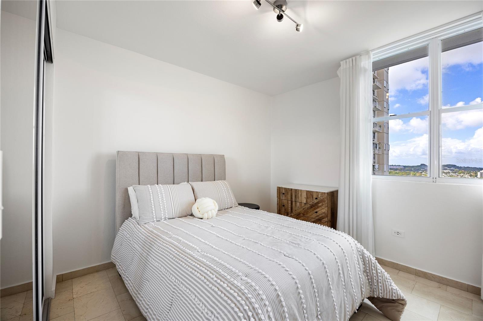 14 CARR 833 LA CIMA DE TORRIMAR #1001