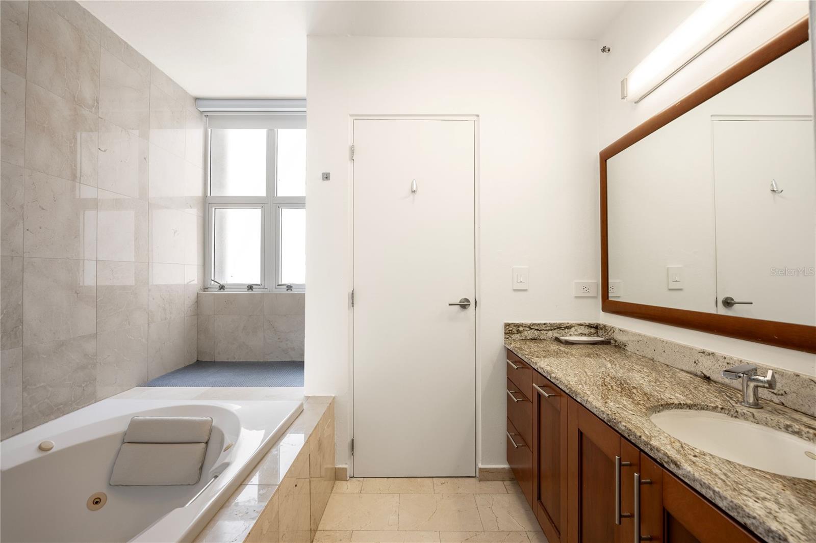 14 CARR 833 LA CIMA DE TORRIMAR #1001