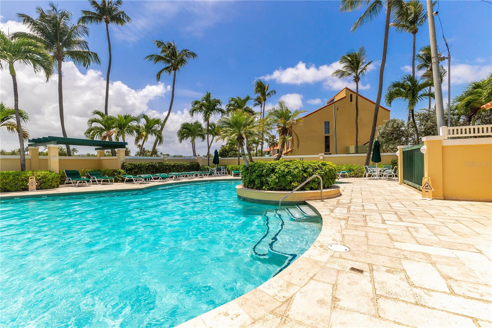 140 BEACH VILLAGE DR #140