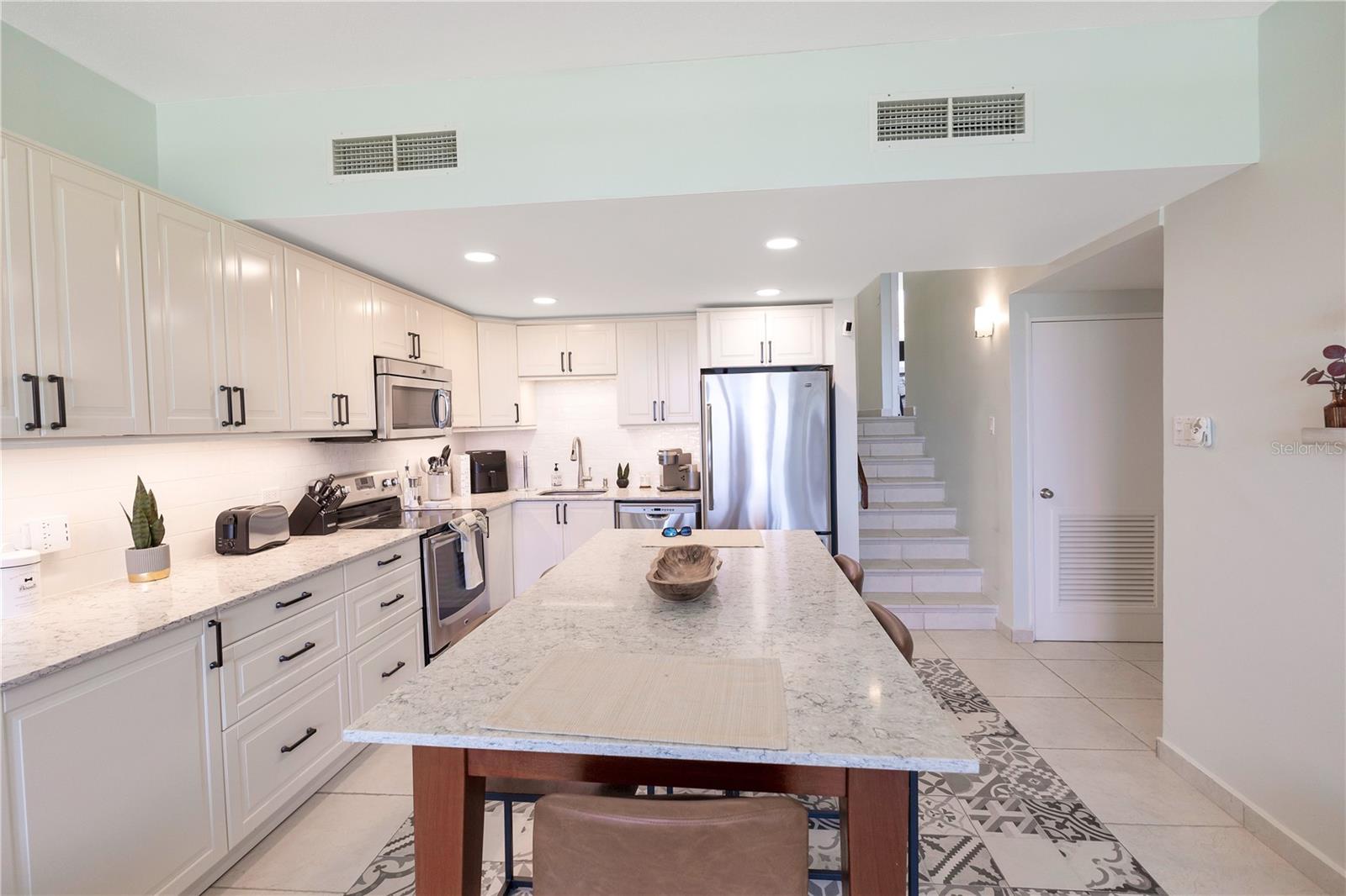 140 BEACH VILLAGE DR #140