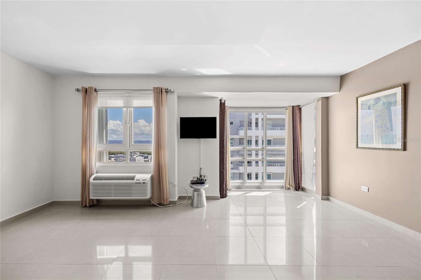 303 VILLAMIL #1904