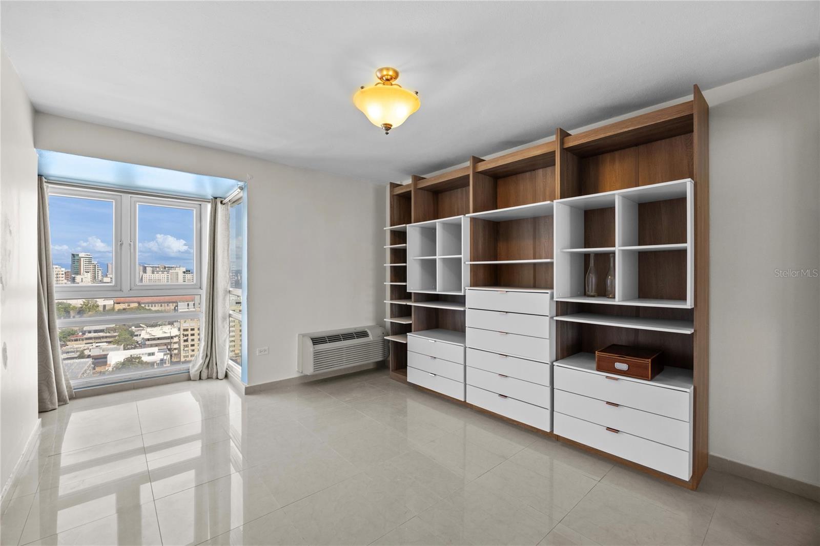 303 VILLAMIL #1904