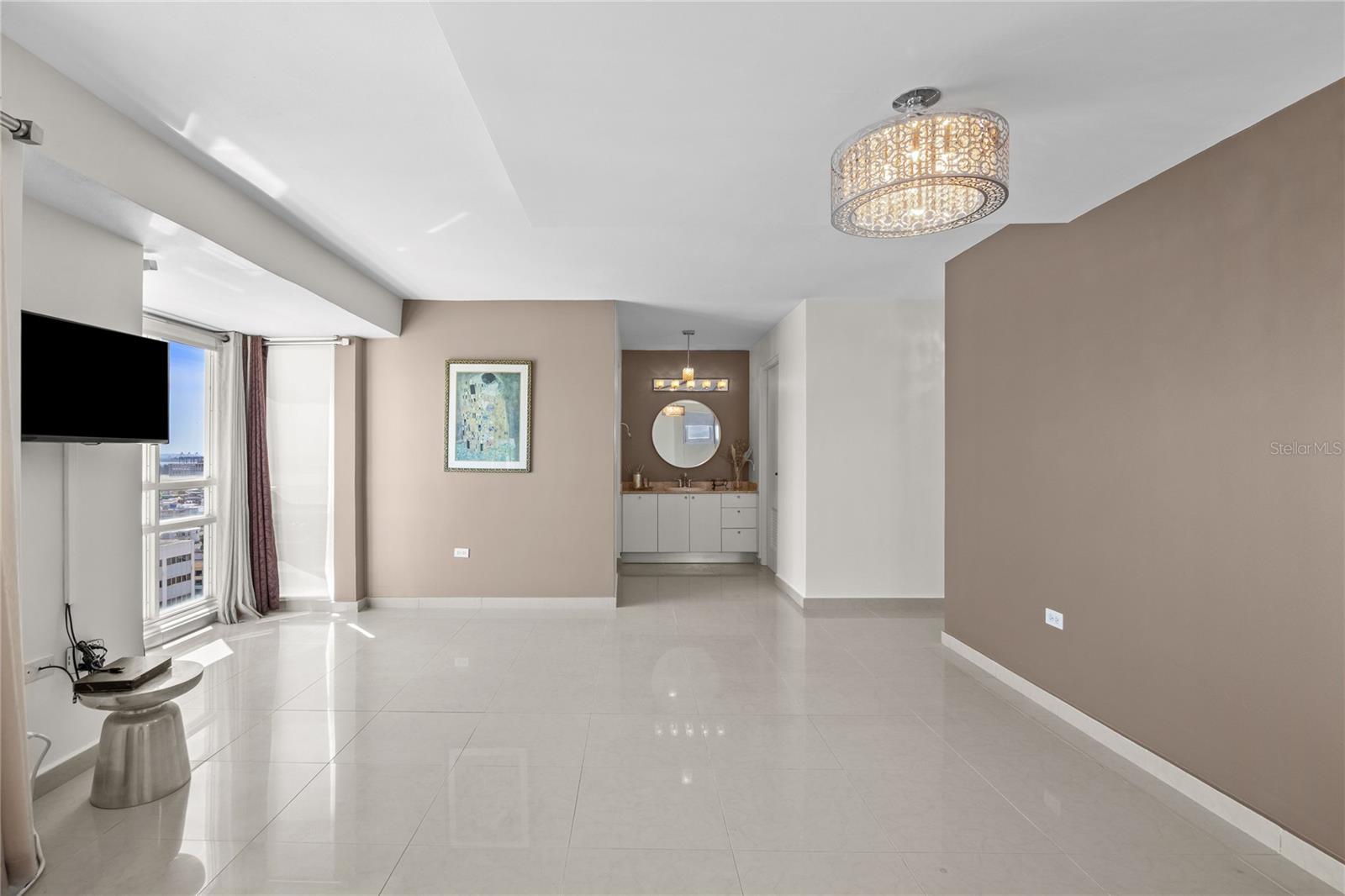 303 VILLAMIL #1904