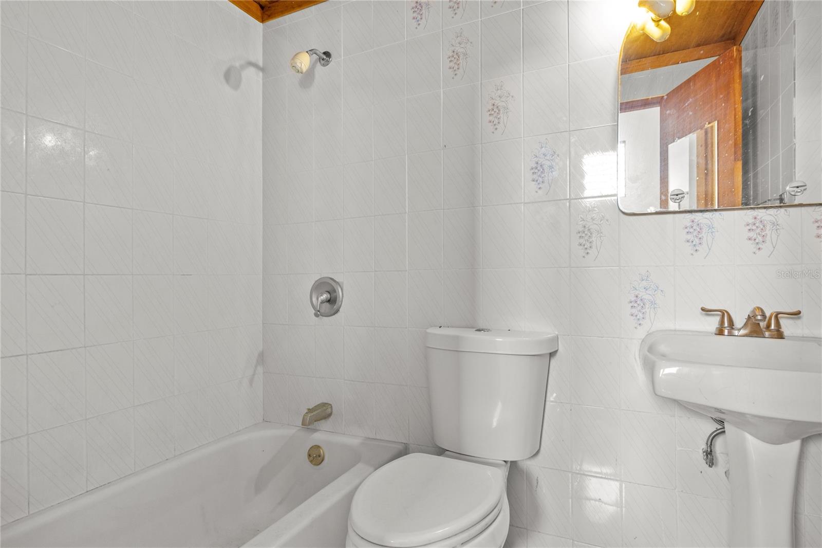 CAPARRA HEIGHTS J-42 ESCORIAL AVE