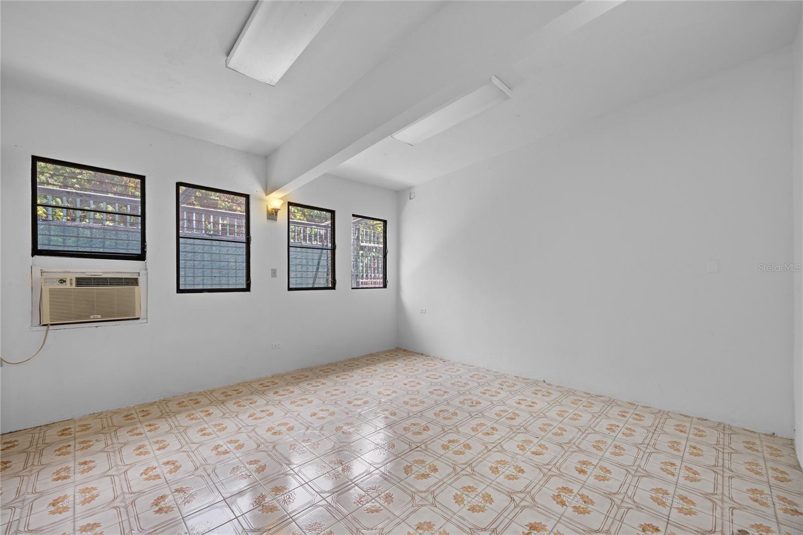 CAPARRA HEIGHTS J-42 ESCORIAL AVE
