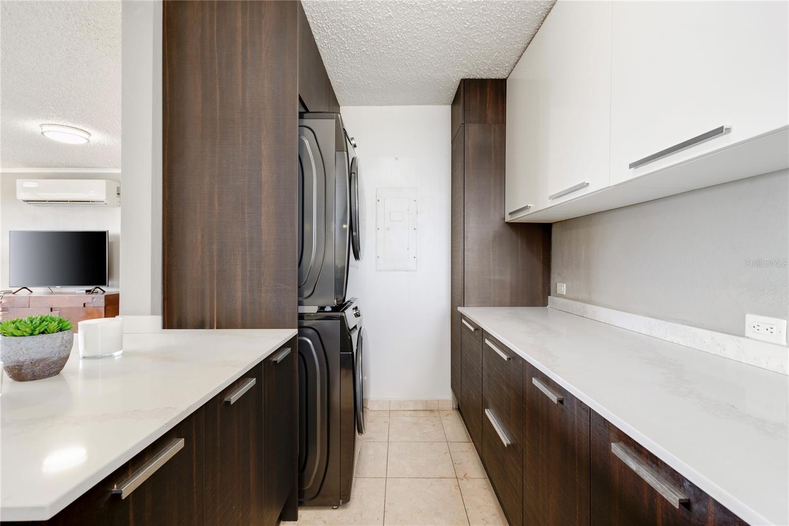 1704 SAN PATRICIO AVE #1704