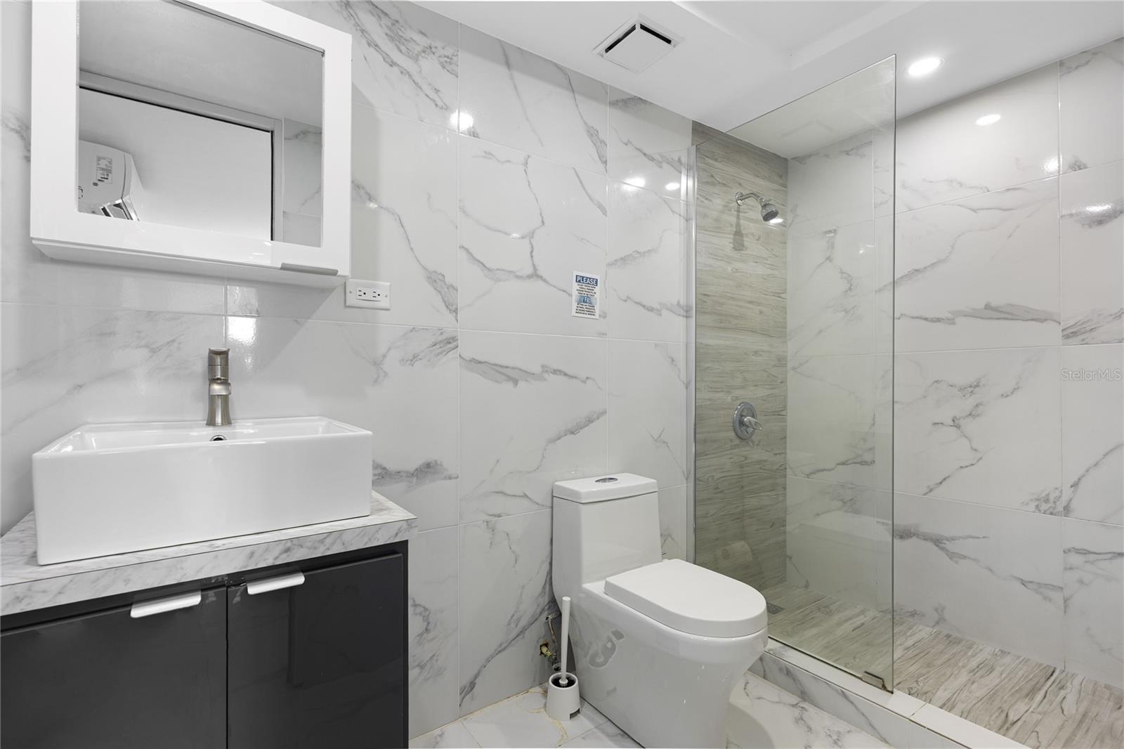 R1491 PASEO DULCEMAR LEVITTOWN LAKES