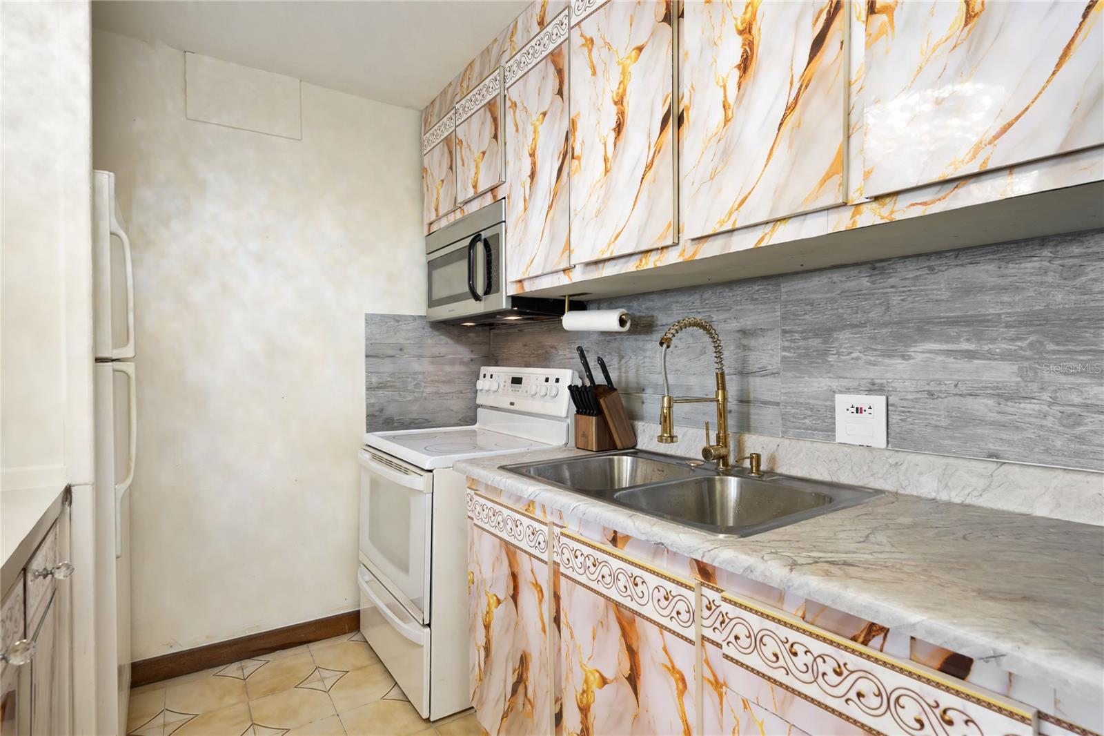 801 JOSÉ M. TARTAK AVE #801 A