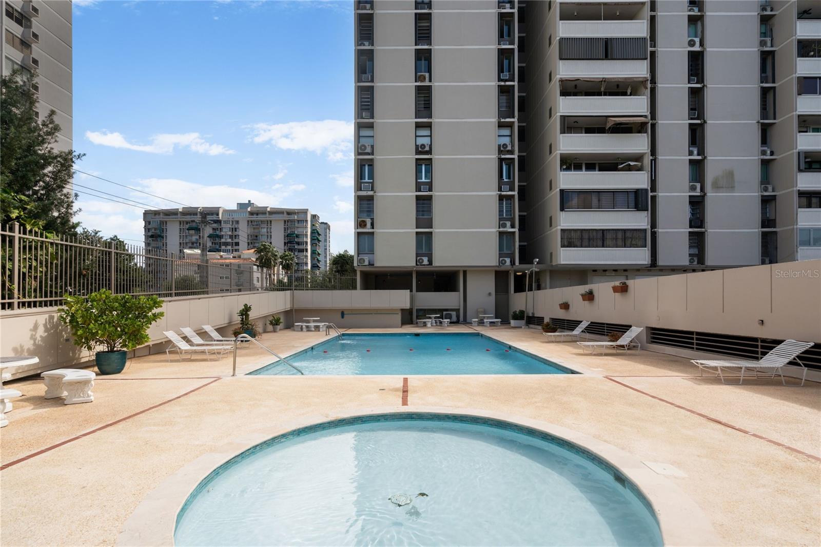 1704 SAN PATRICIO AVE #1704