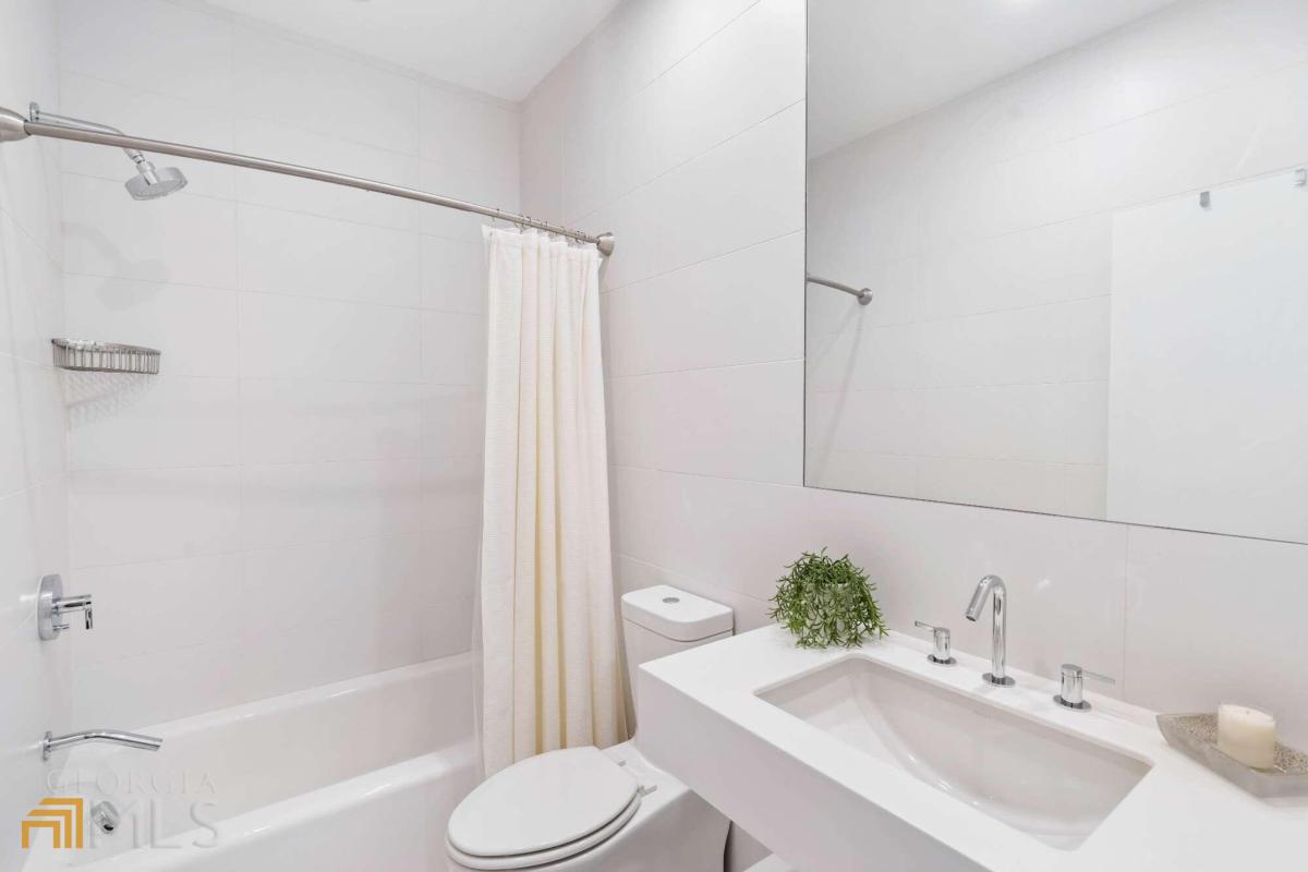 2932 Hermance Drive NE