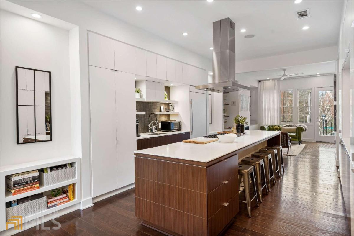 2932 Hermance Drive NE