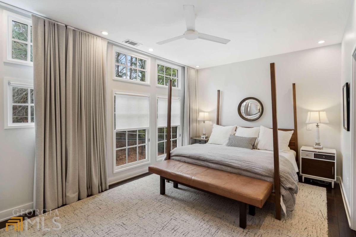 2932 Hermance Drive NE