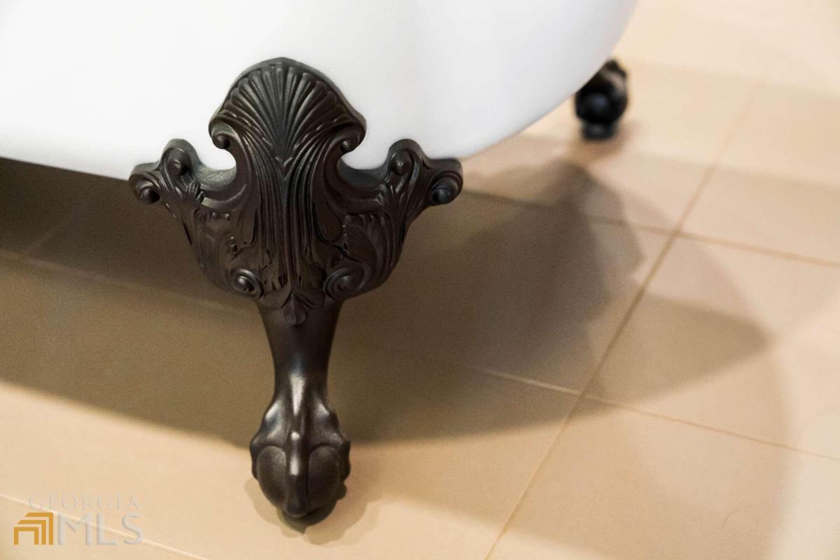 2932 Hermance Drive NE