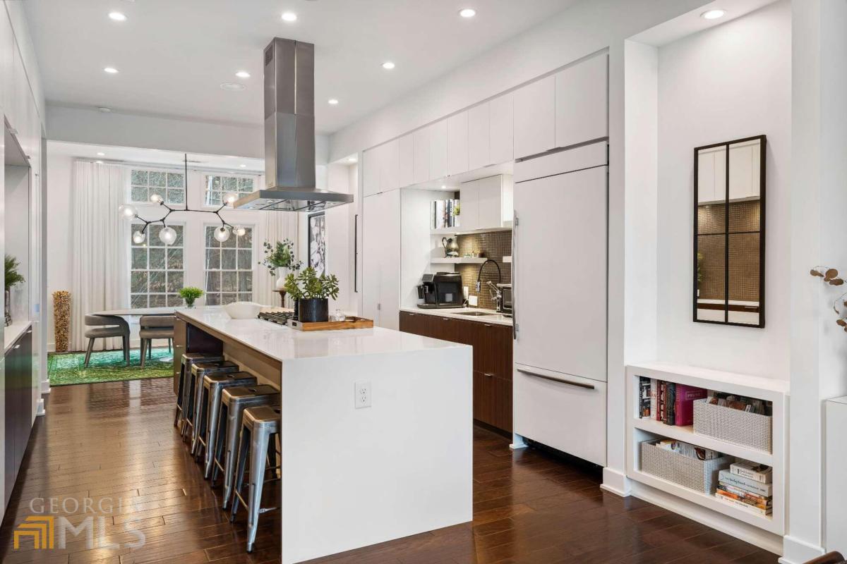 2932 Hermance Drive NE