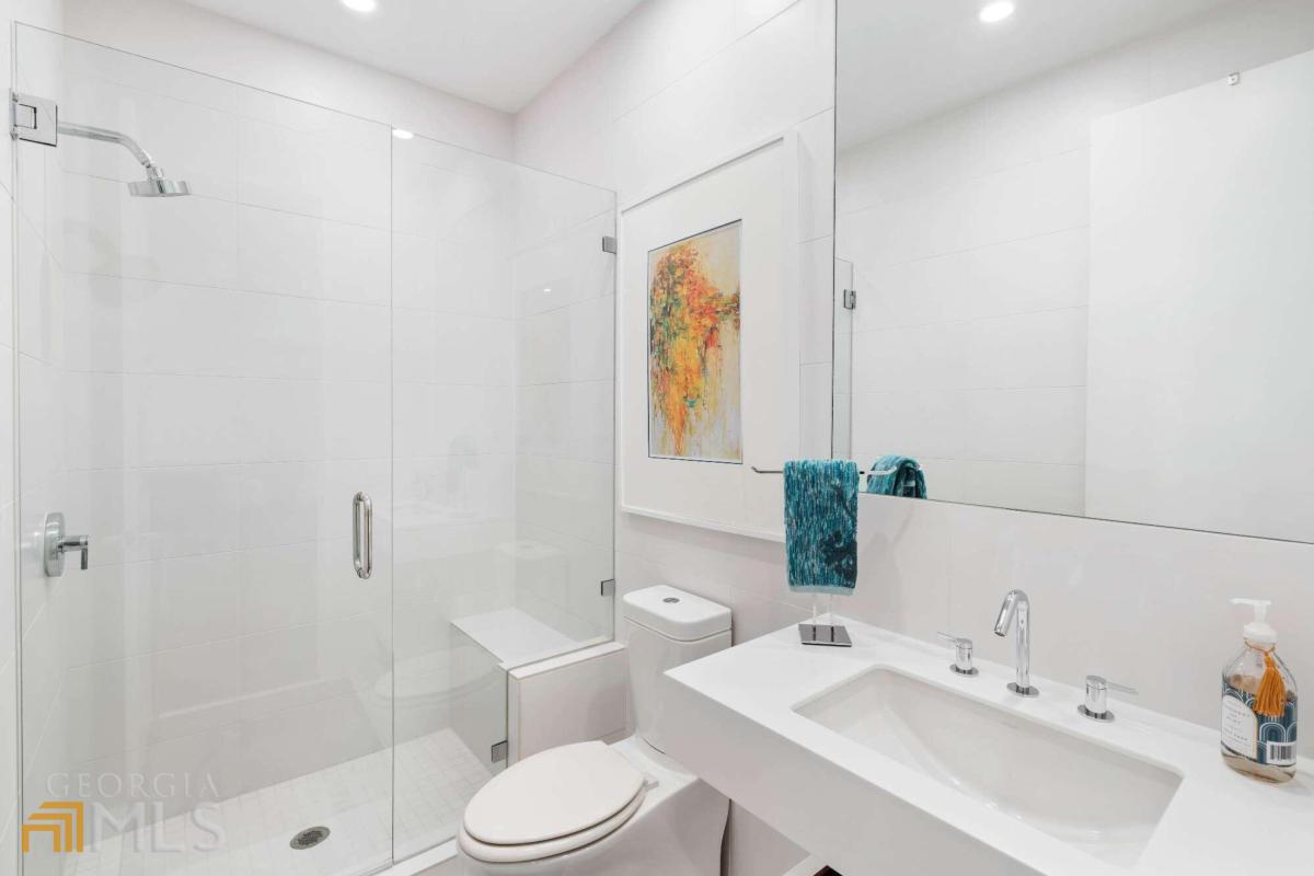 2932 Hermance Drive NE