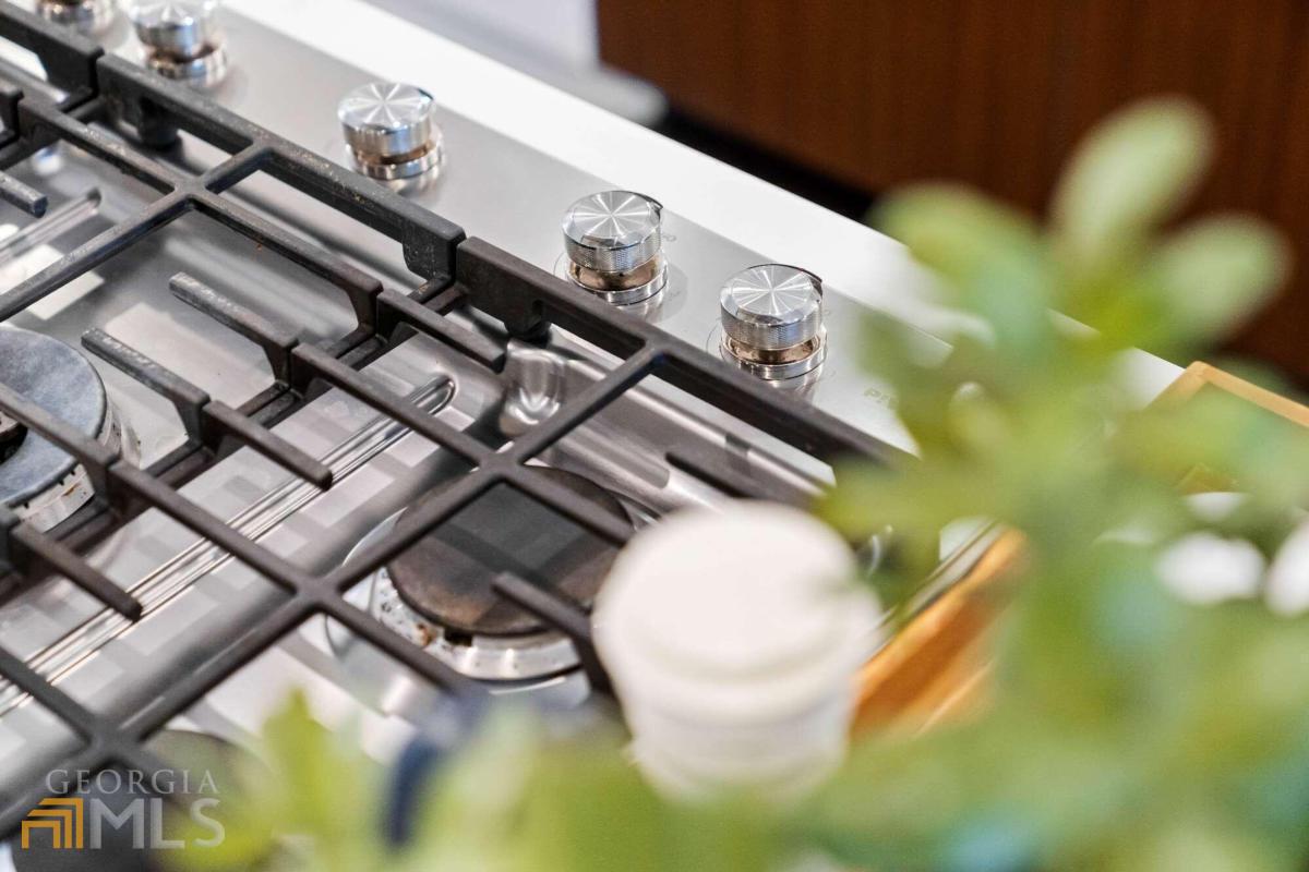 2932 Hermance Drive NE