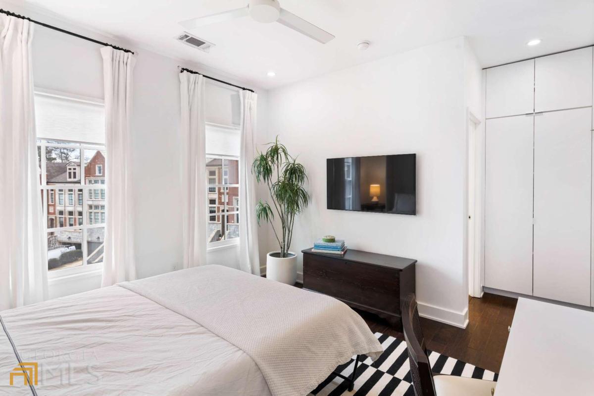 2932 Hermance Drive NE