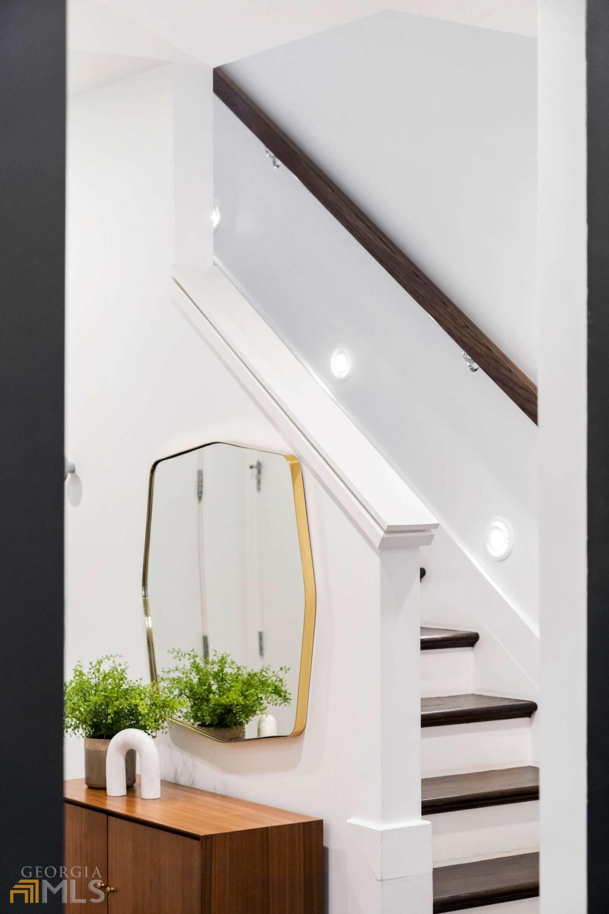 2932 Hermance Drive NE