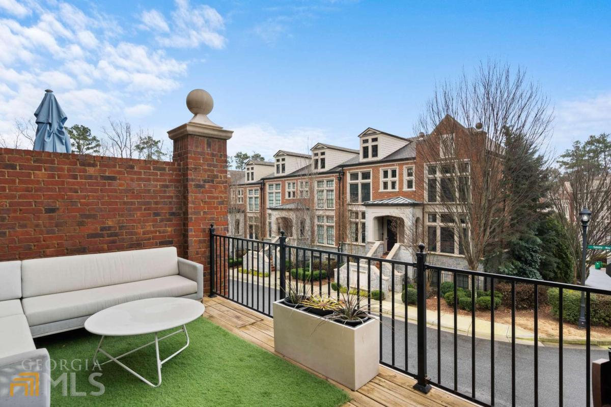 2932 Hermance Drive NE