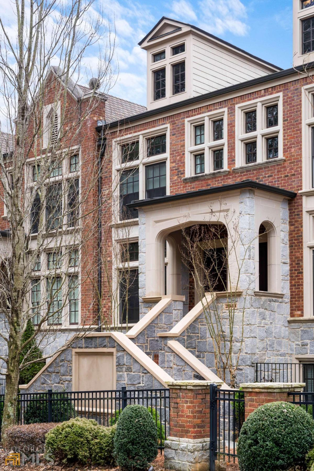 2932 Hermance Drive NE