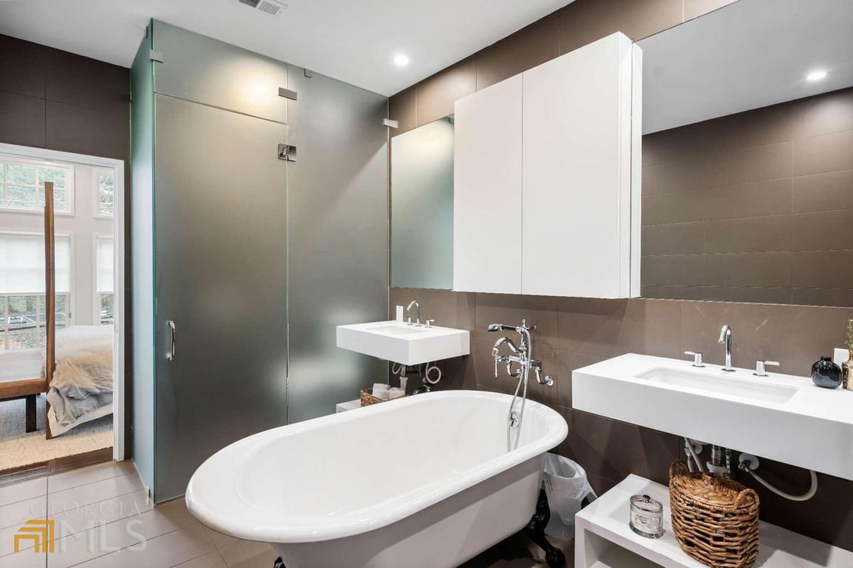 2932 Hermance Drive NE