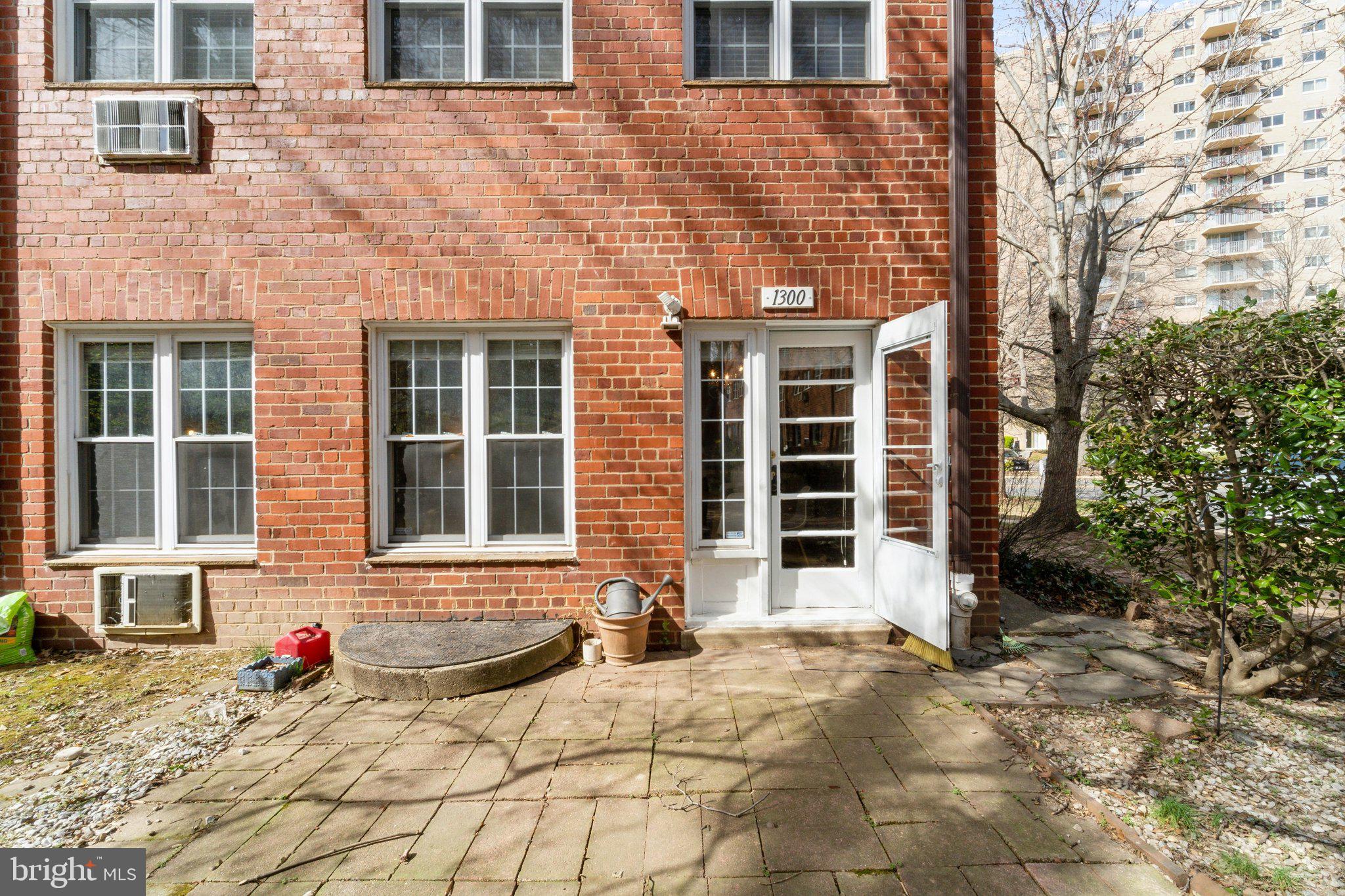 1300 Martha Custis Dr