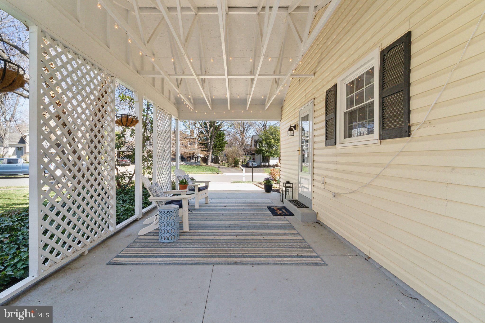 1903 Leo Ln