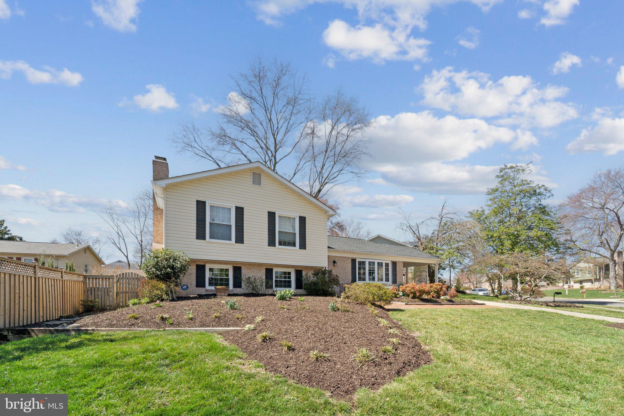 1903 Leo Ln