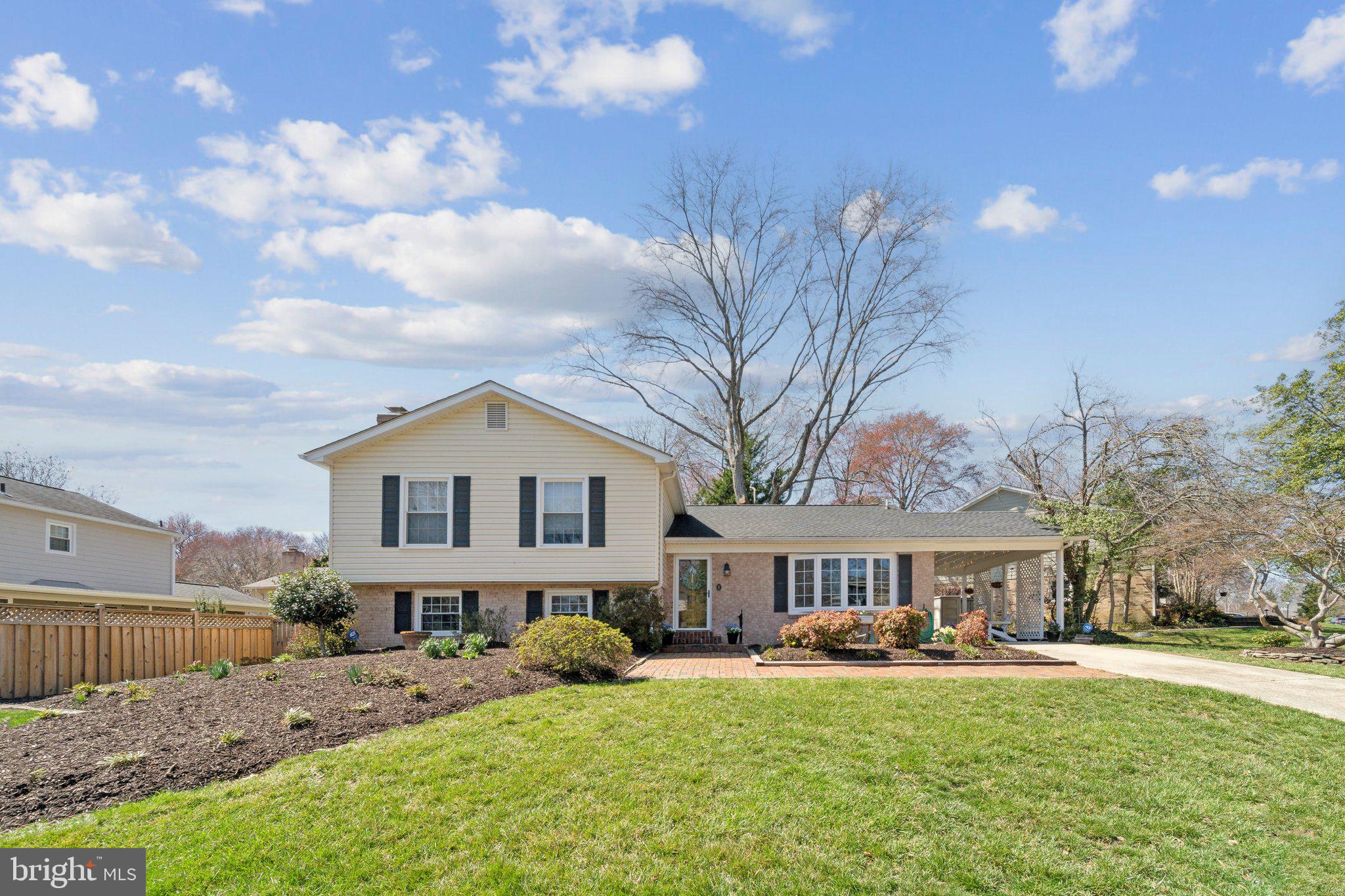 1903 Leo Ln
