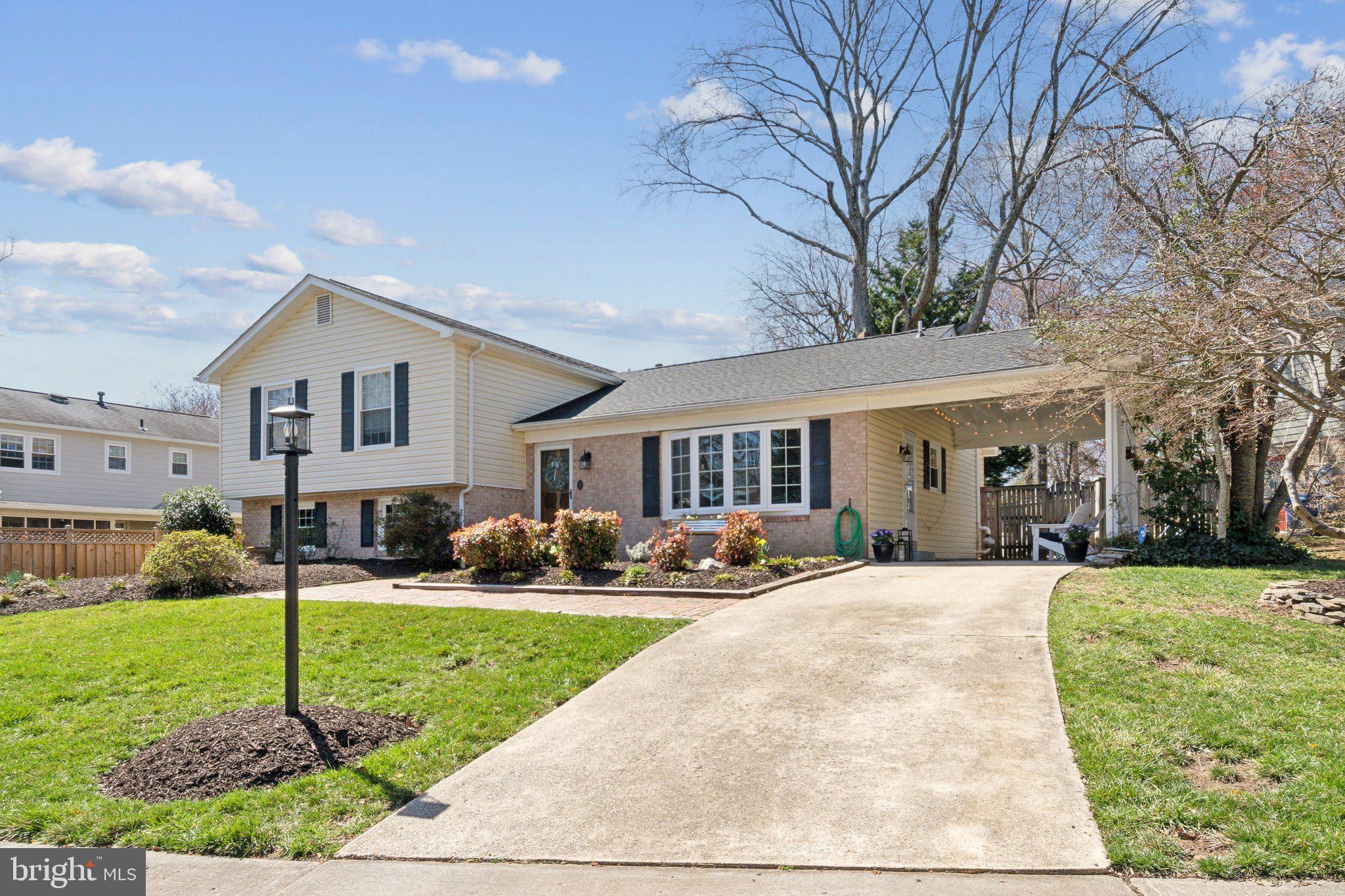 1903 Leo Ln