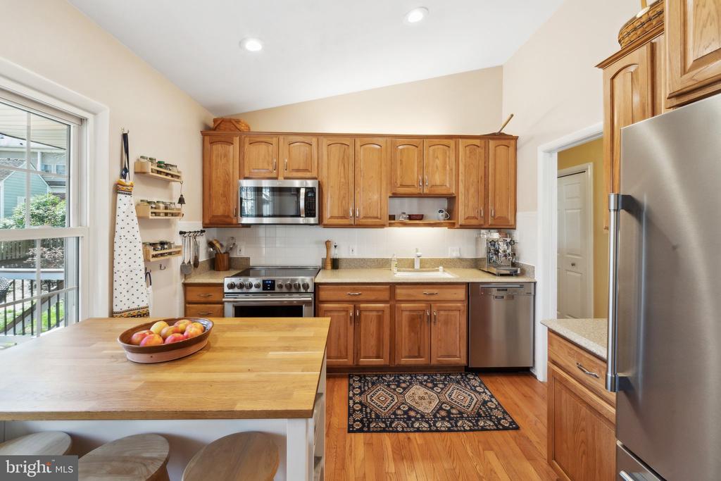 8711 Bradgate Rd